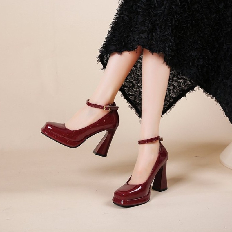 Leather Classic Strap - Scarpe con tacco alto alla moda.
